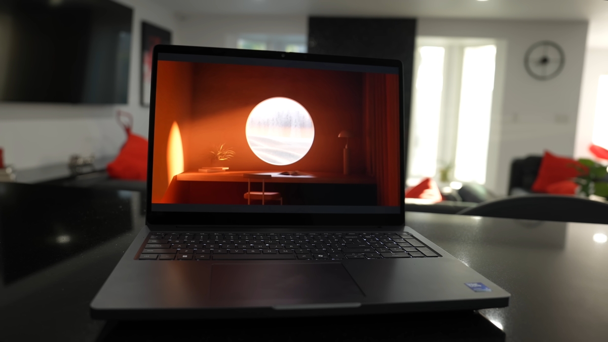 Đánh giá Dell Pro Max 16 Plus với màn hình OLED 4K sắc nét và tần số quét 120Hz