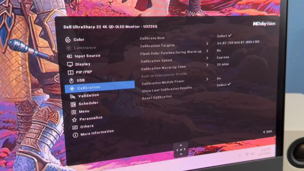 Đánh giá Dell UltraSharp U3226Q joystick điều khiển và menu cài đặt