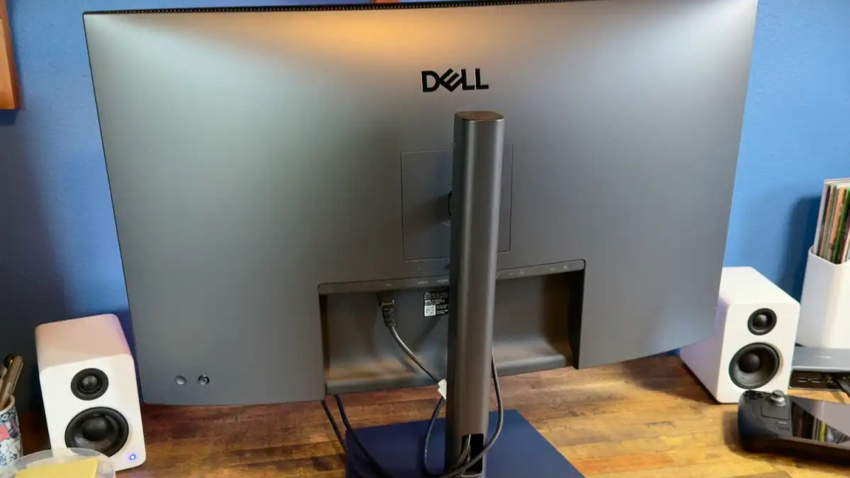 Đánh giá Dell UltraSharp U3226Q thiết kế tối giản tông đen mờ hướng đến môi trường chuyên nghiệp