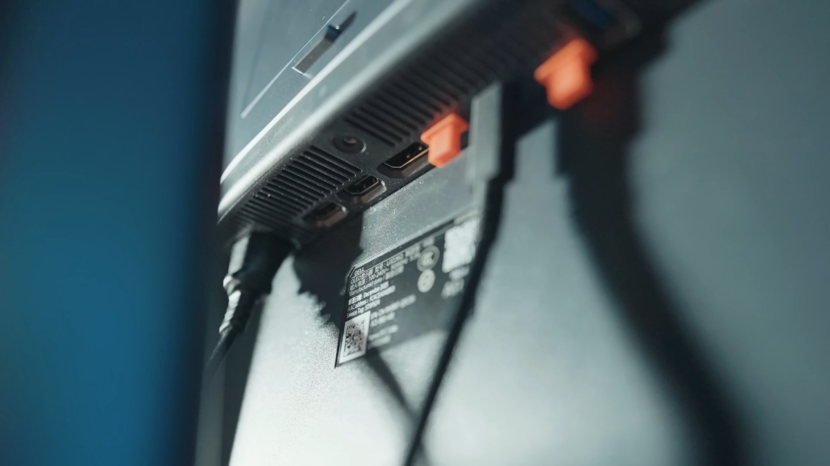 Đánh giá Dell UltraSharp U3226Q hệ thống cổng kết nối đa dạng phía sau