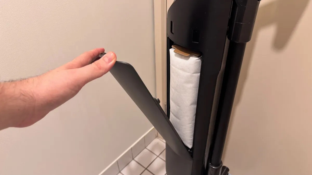 Đánh giá Dreame Z20 Station: Dock tự đổ bụi giúp hạn chế tiếp xúc với rác sau mỗi lần sử dụng