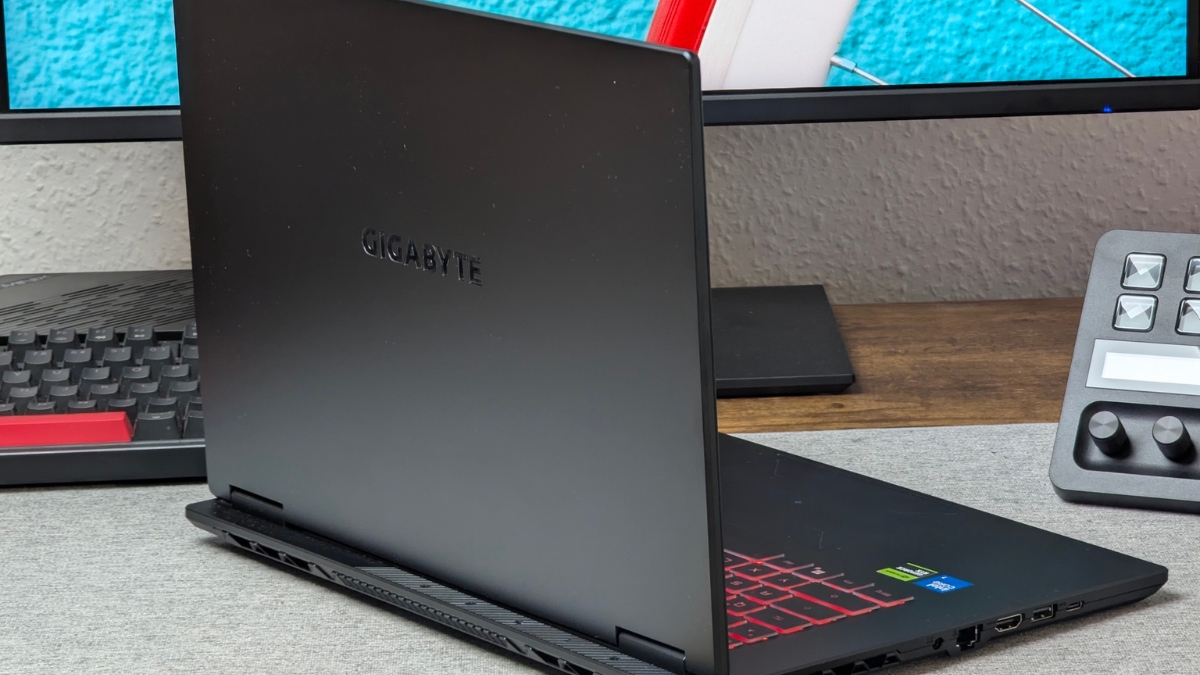 Đánh giá Gigabyte Gaming A16 Pro thiết kế mỏng nhẹ và chất lượng hoàn thiện