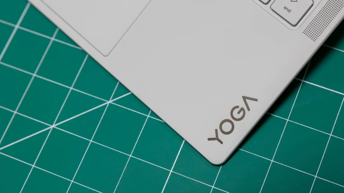 Đánh giá Lenovo Yoga Slim 7i Ultra Aura Edition Gen 11 với thiết kế mỏng nhẹ và ngoại hình cao cấp.