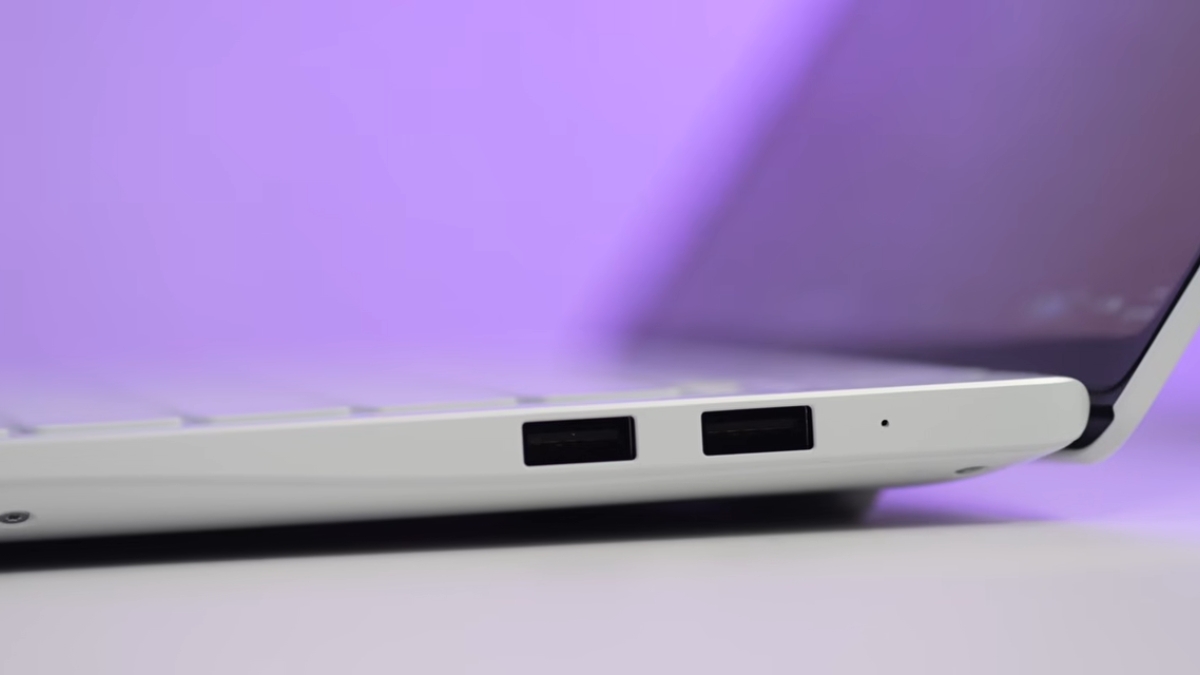 Đánh giá HONOR MagicBook Pro 14 2026 với các cổng USB-A ở cạnh phải