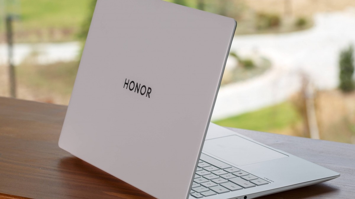Đánh giá HONOR MagicBook Pro 14 2026 với thiết kế mỏng nhẹ và màn hình OLED 120Hz cao cấp