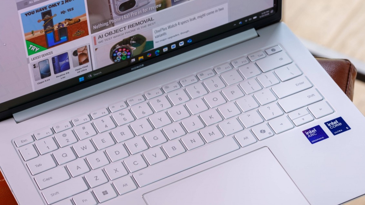 Đánh giá HONOR MagicBook Pro 14 2026 với bàn phím có đèn nền và trackpad haptic