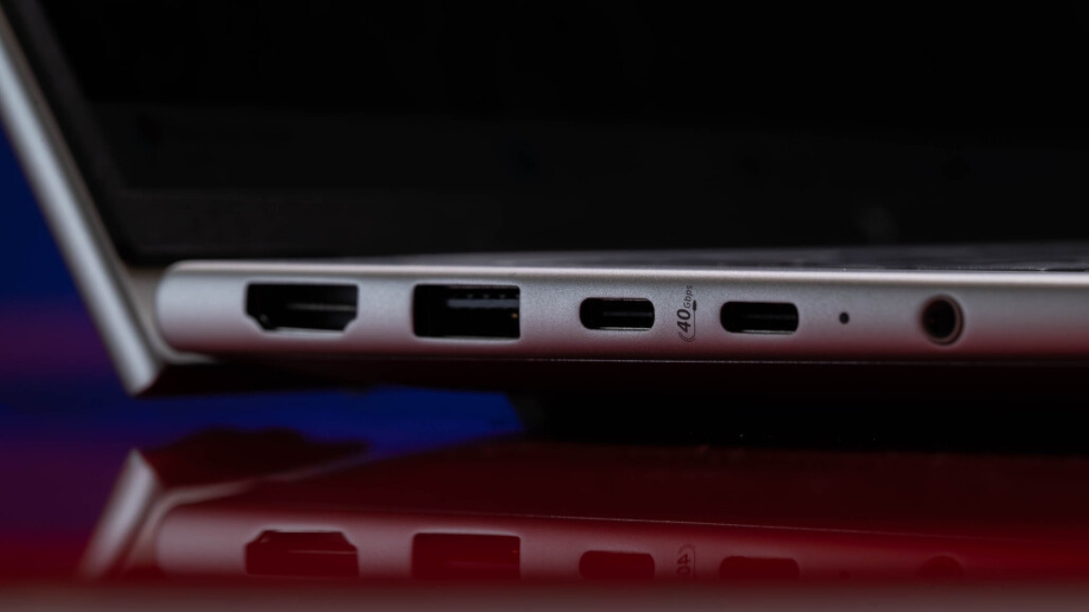 Đánh giá HP EliteBook 6 G1q 14 với các cổng kết nối bên trái