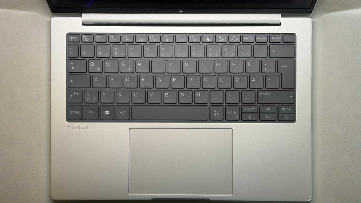 Đánh giá HP EliteBook 8 G2a 14 AI với bàn phím và touchpad