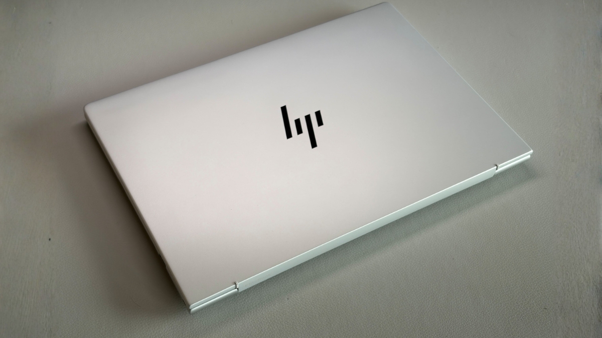 Đánh giá HP EliteBook 8 G2a 14 AI với khung vỏ nhôm màu bạc
