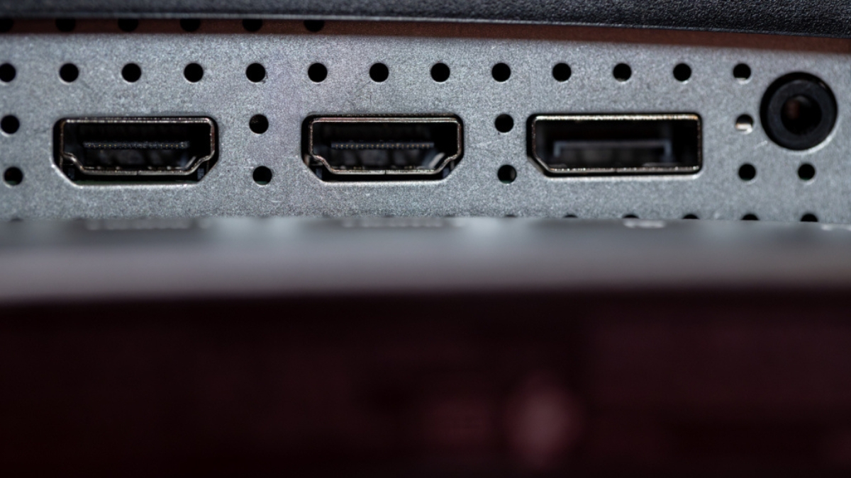 Đánh giá HP Omen 34c G2: cổng HDMI, DisplayPort 1.4 và jack âm thanh, kết nối tối ưu cho gaming phổ thông.