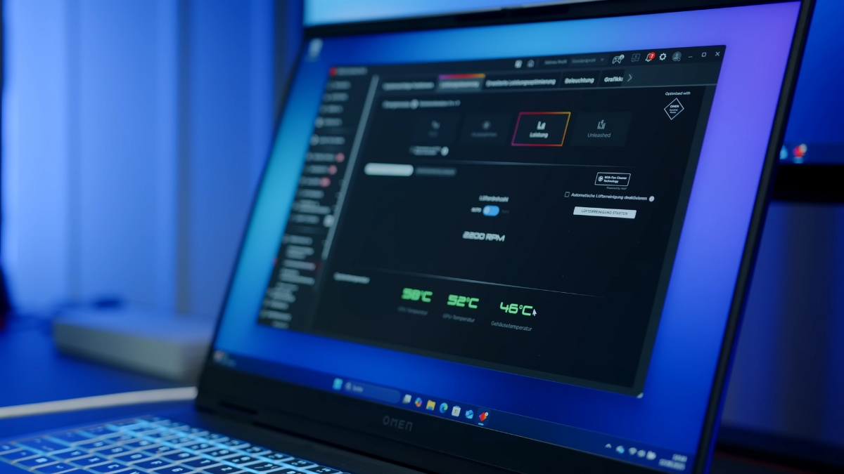 Đánh giá HP Omen Max 16 với nhiệt độ khi chơi game, bàn phím khoảng 35°C và mặt đáy 46°C