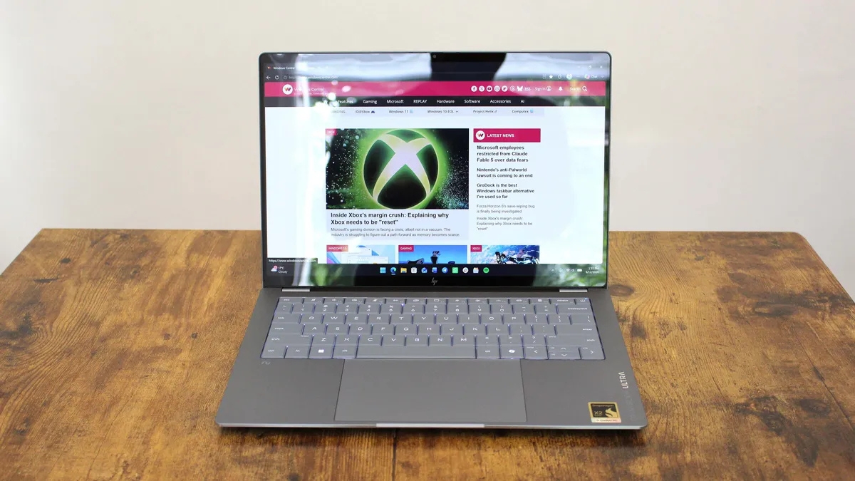 Đánh giá HP OmniBook Ultra 14 với màn hình OLED 3K 120Hz, webcam 5MP và hệ thống loa chất lượng.