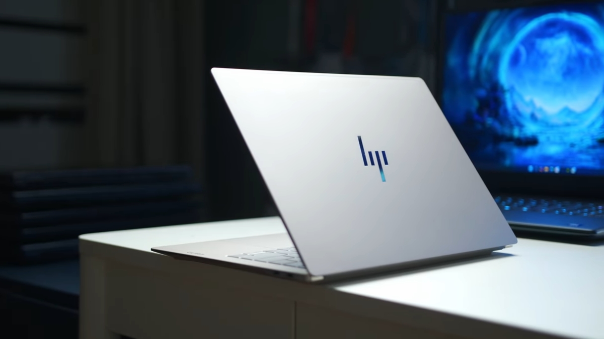 Đánh giá HP OmniBook Ultra 14 với thiết kế cao cấp, màn hình OLED và vi xử lý Snapdragon X2 Elite.