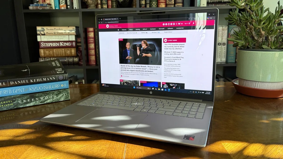 Đánh giá HP OmniBook 3 16 với màn hình OLED 16 inch sắc nét, webcam 1080p và viền màn hình mỏng