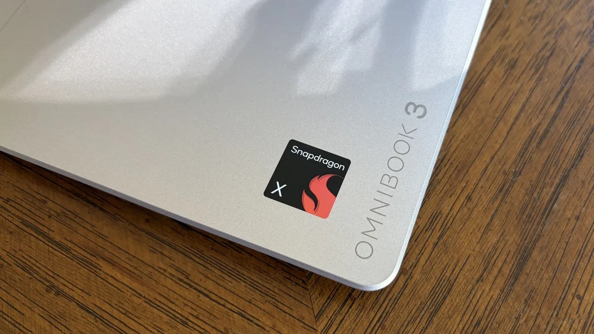 Đánh giá HP OmniBook 3 16 với thiết kế mỏng nhẹ, màn hình OLED 16 inch và hiệu năng Snapdragon X ổn định