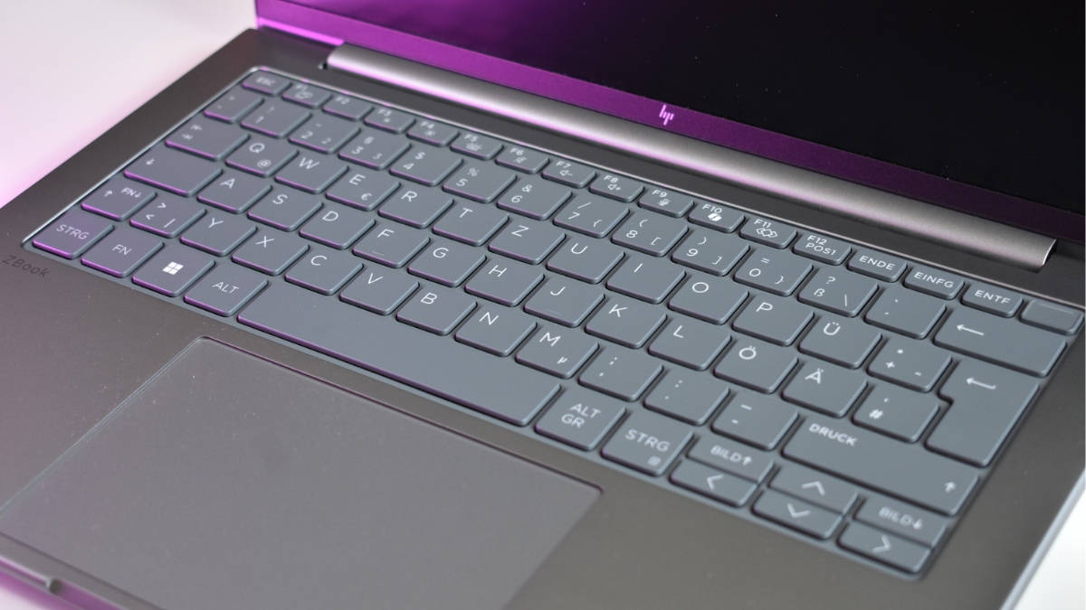 Đánh giá HP ZBook 8 G2a 14 với bàn phím Chiclet và touchpad phủ kính
