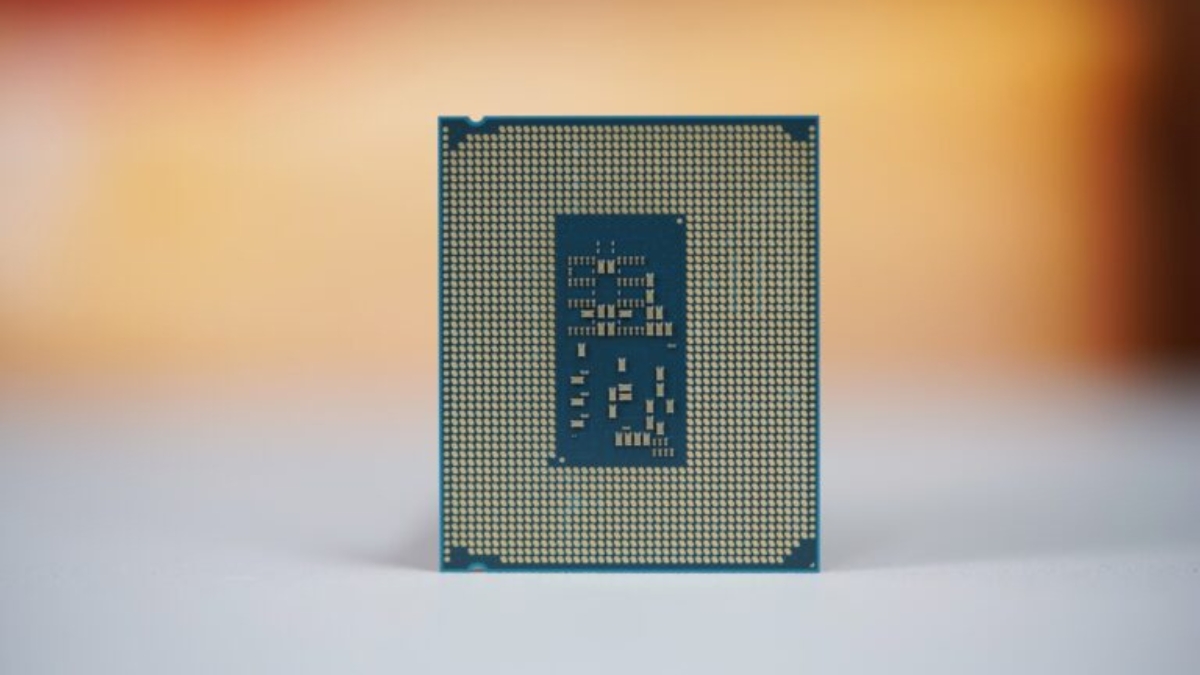 Đánh giá Intel Core Ultra 5-230F hỗ trợ DDR5 lên đến 256GB và 24 làn PCIe, mang lại hiệu năng đa nhiệm mượt mà và ổn định trong các tác vụ sản xuất nội dung so với Ryzen 5-9500F.