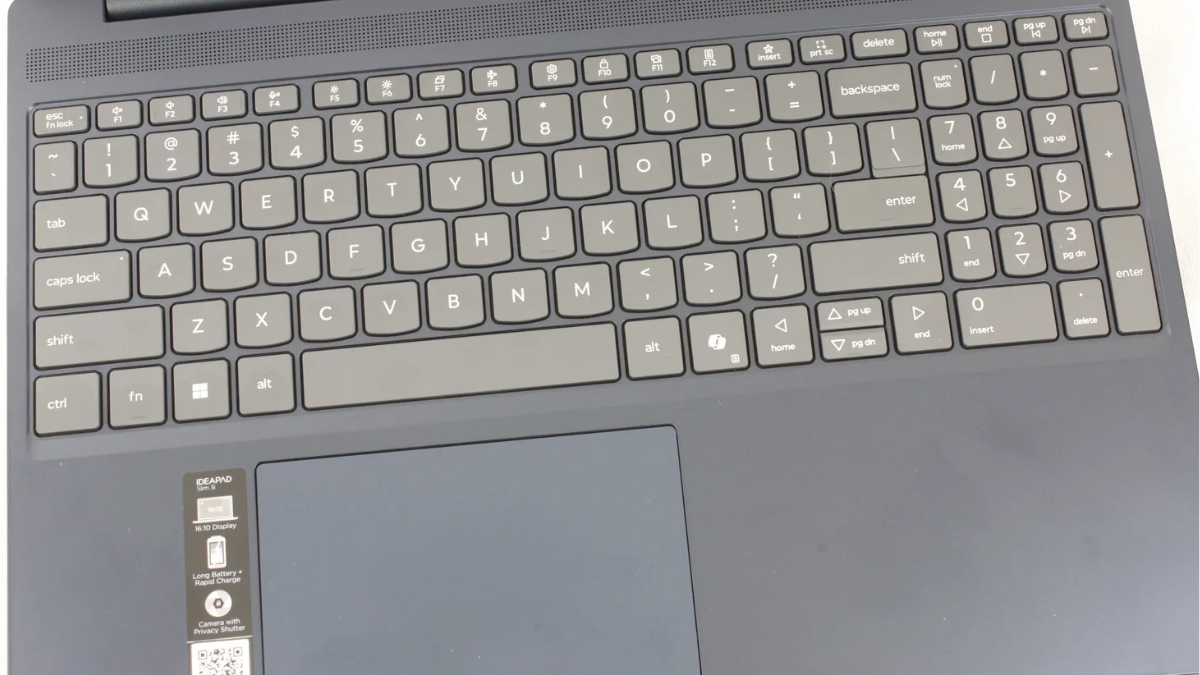 Đánh giá Lenovo IdeaPad Slim 3 15IWC11 với bàn phím và touchpad