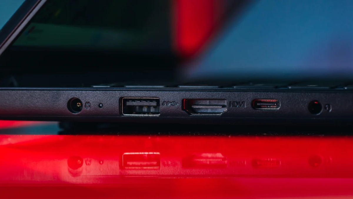 Đánh giá Lenovo IdeaPad Slim 3i 15 (2026) với cổng USB-A, HDMI và USB-C