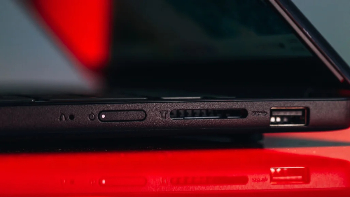 Đánh giá Lenovo IdeaPad Slim 3i 15 (2026) với đầu đọc thẻ SD và cổng USB-A