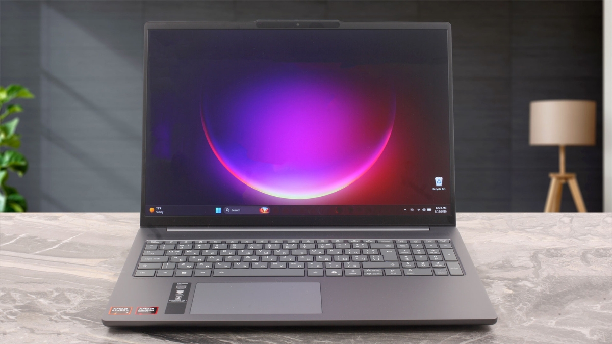 Đánh giá Lenovo IdeaPad Slim 5a với màn hình OLED 2.8K 120 Hz, 100% DCI-P3