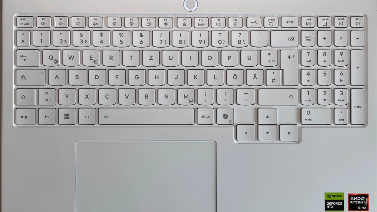 Đánh giá Lenovo Legion 7a 16 G11 với bàn phím RGB 24 vùng hành trình 1,6 mm và touchpad lớn phản hồi tốt