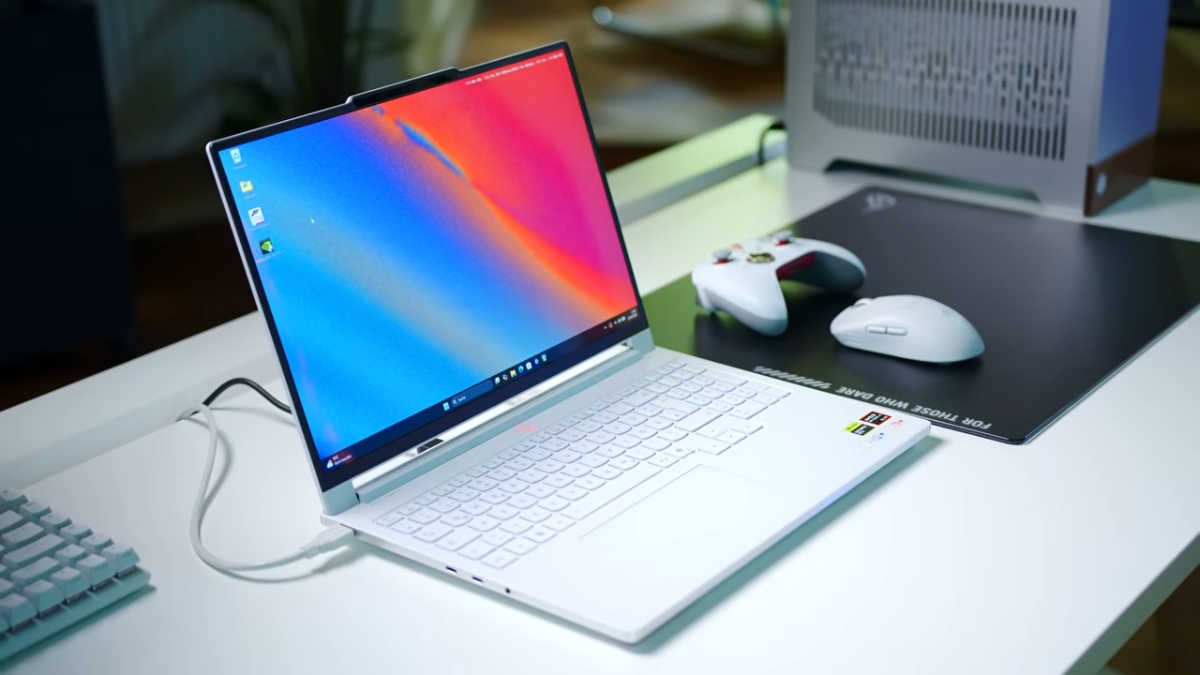Đánh giá Lenovo Legion 7a 16 G11 với thiết kế mỏng nhẹ, RTX 5060 và màn hình OLED 240Hz