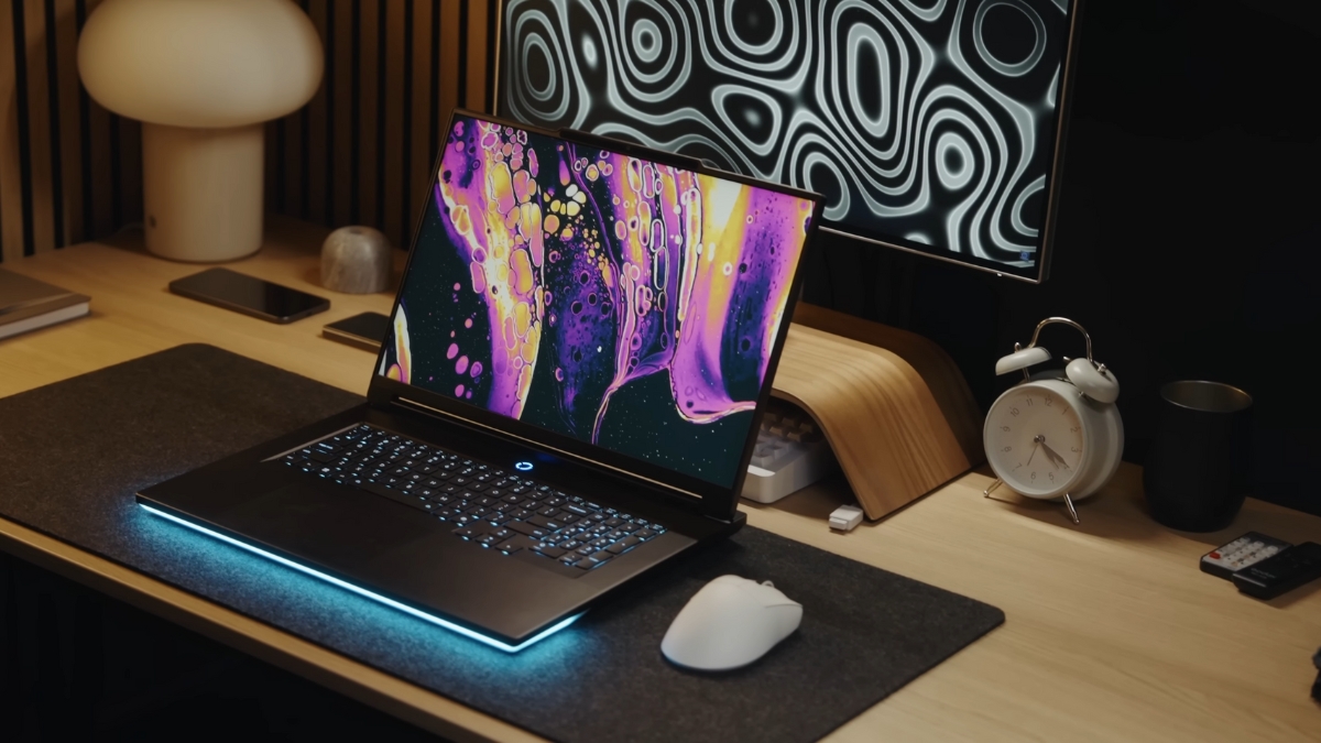 Đánh giá Lenovo Legion 9 18 với loa chất lượng cao, âm lượng lớn và webcam 5MP e-shutter.