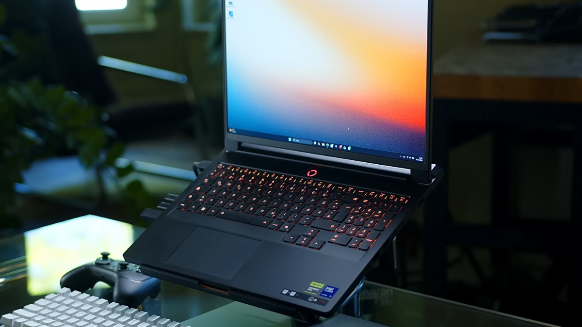 Đánh giá Lenovo Legion Pro 7i 16 Gen 10 với bàn phím TrueStrike và touchpad kích thước lớn