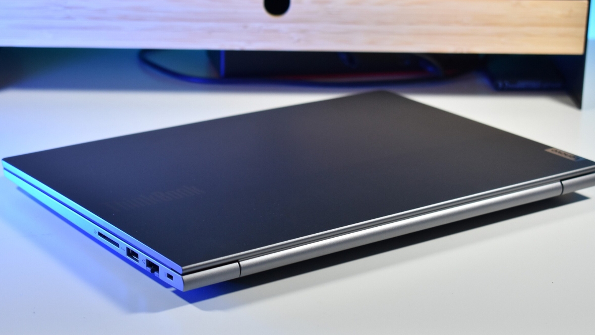 Đánh giá Lenovo ThinkBook 14 G9 IPL: Tổng quan thiết kế của mẫu laptop văn phòng