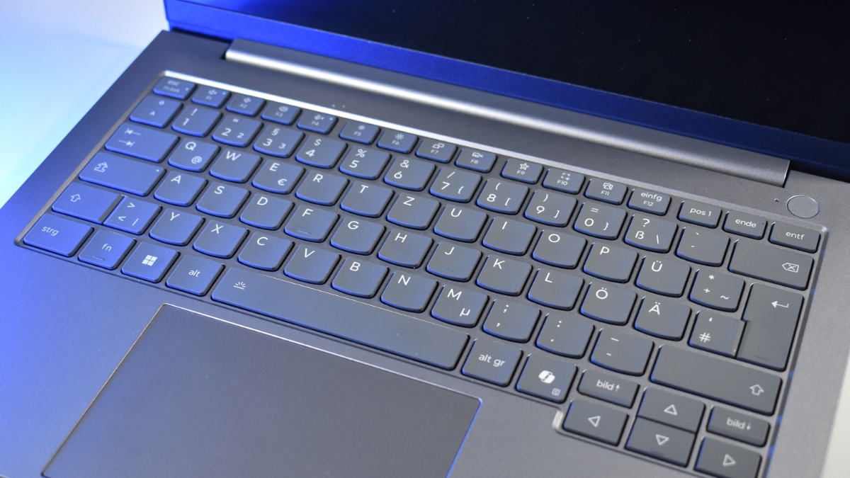 Đánh giá Lenovo ThinkBook 14 G9 IPL: Bàn phím và touchpad