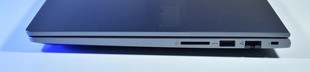 Đánh giá Lenovo ThinkBook 14 G9 IPL: Cạnh phải với các cổng kết nối