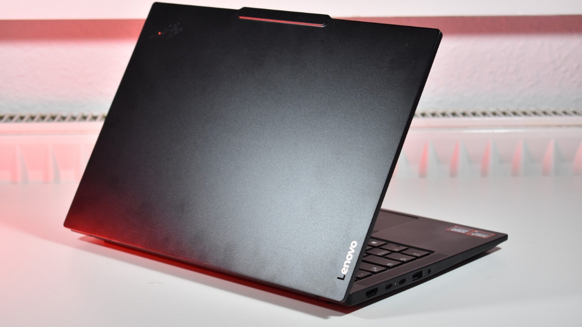 Đánh giá Lenovo ThinkPad E14 Gen 7: ThinkPad E nay đã khác nhưng mức giá có thể là rào cản