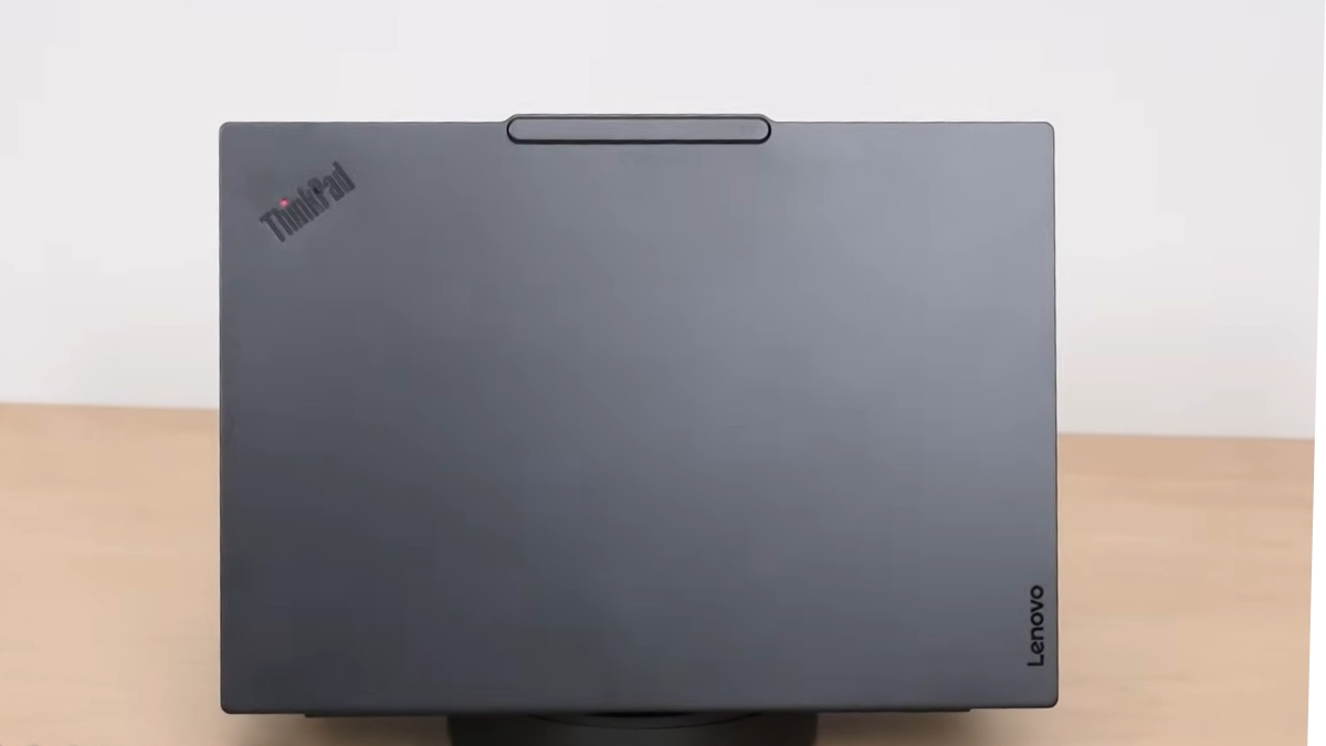 Đánh giá Lenovo ThinkPad E14 Gen 7, thử nghiệm stress test Prime95 + FurMark, nhiệt tập trung ở trung tâm, khu vực kê tay mát