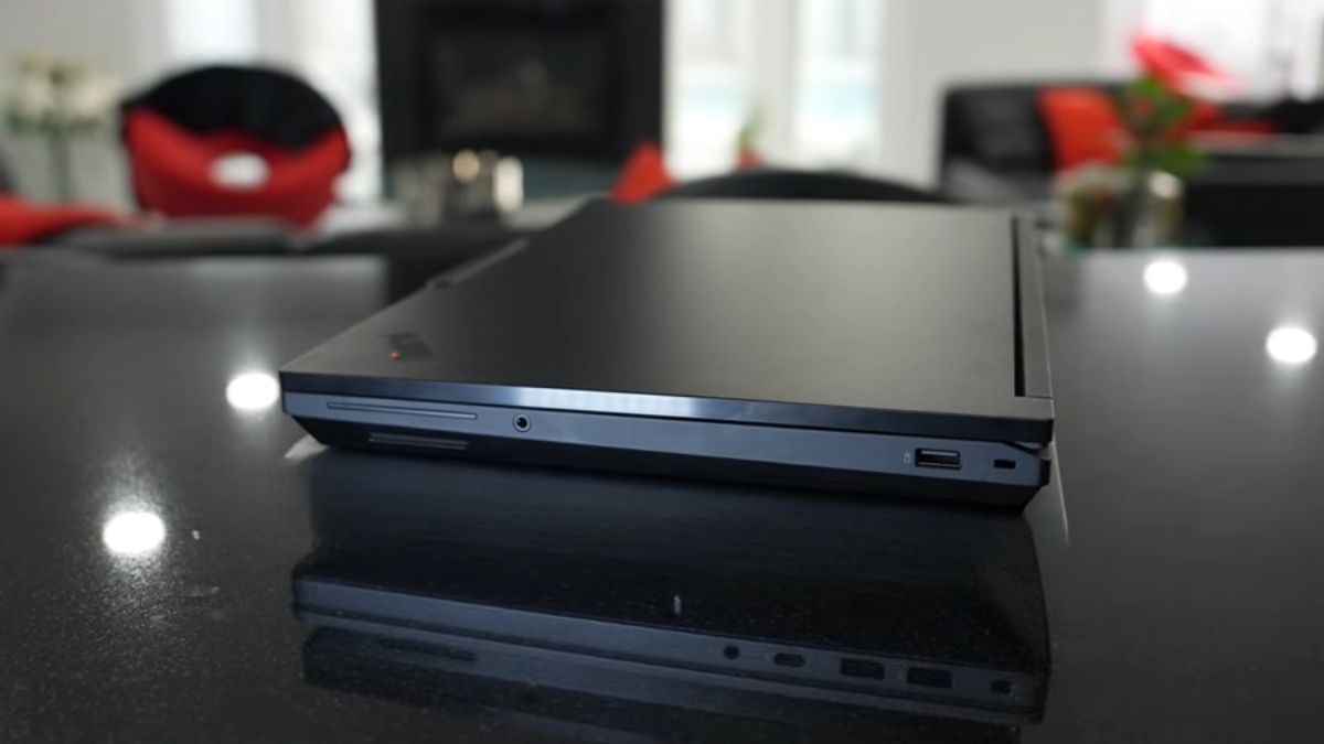 Đánh giá Lenovo ThinkPad P16 Gen 3 với cổng Thunderbolt 4, USB-A và khe đọc thẻ SD ở cạnh phải