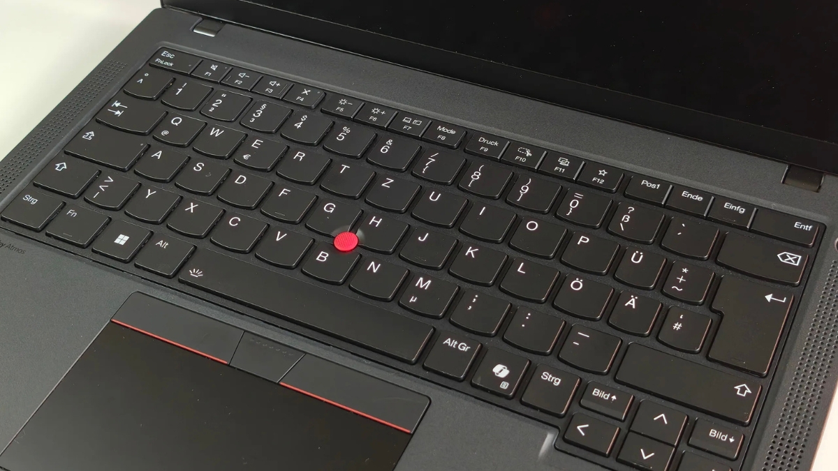 Đánh giá Lenovo ThinkPad T14 Gen 6 AMD với bàn phím ThinkPad đặc trưng, hành trình phím 1.5mm cùng TrackPoint quen thuộc