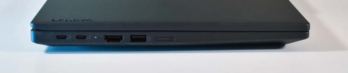 Đánh giá Lenovo ThinkPad T14 Gen 7 với hệ thống cổng kết nối đa dạng và 2 cổng Thunderbolt 4.