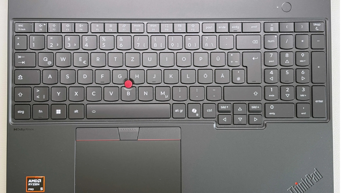 Đánh giá Lenovo ThinkPad T16 Gen 5 AMD với bàn phím hành trình 1.5mm và TrackPoint đặc trưng