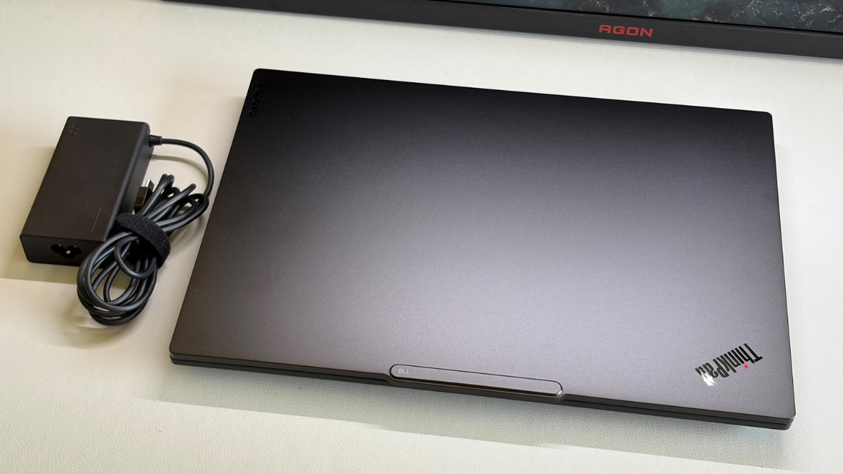 Đánh giá Lenovo ThinkPad T16 Gen 5 AMD với khung máy chắc chắn và độ hoàn thiện cao