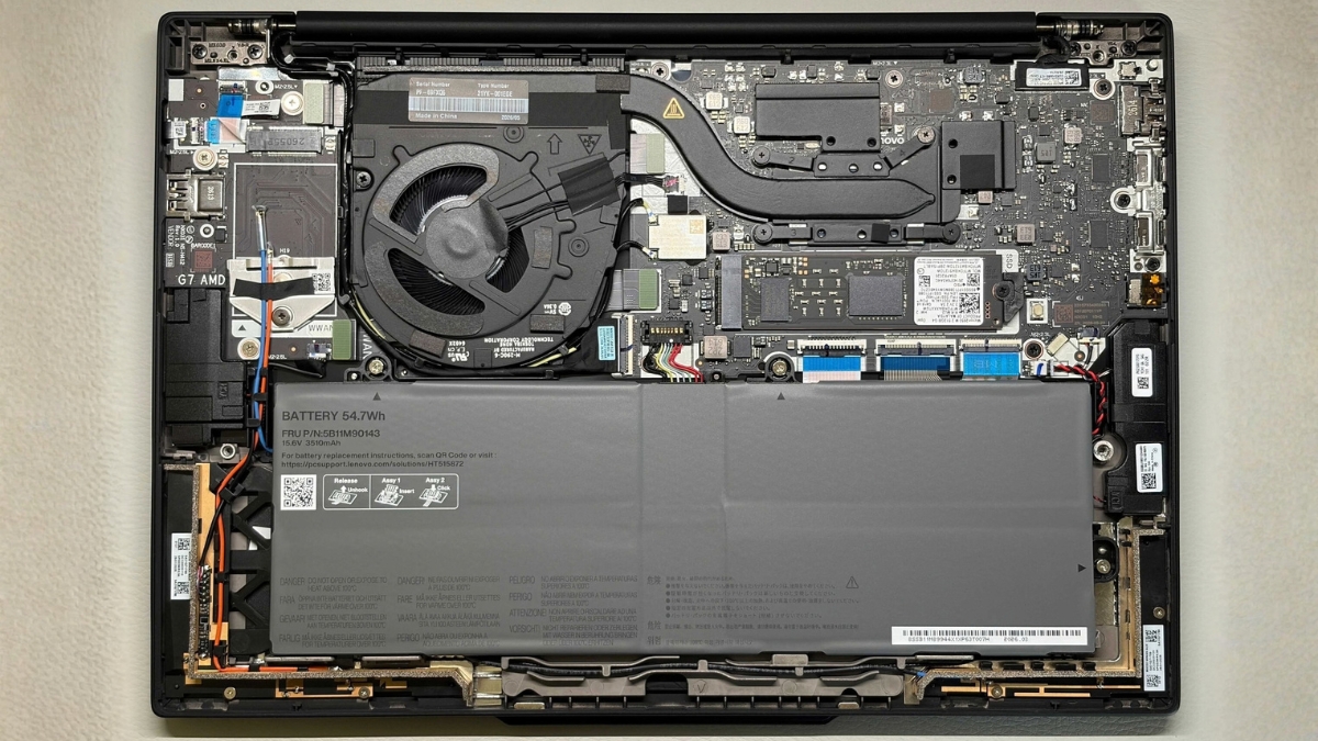 Đánh giá Lenovo ThinkPad X13 Gen 7 AMD với các linh kiện bên trong