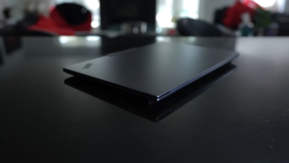 Đánh giá Lenovo ThinkPad X9 15 Aura Edition với ngôn ngữ hoàn thiện hiện đại và cao cấp.