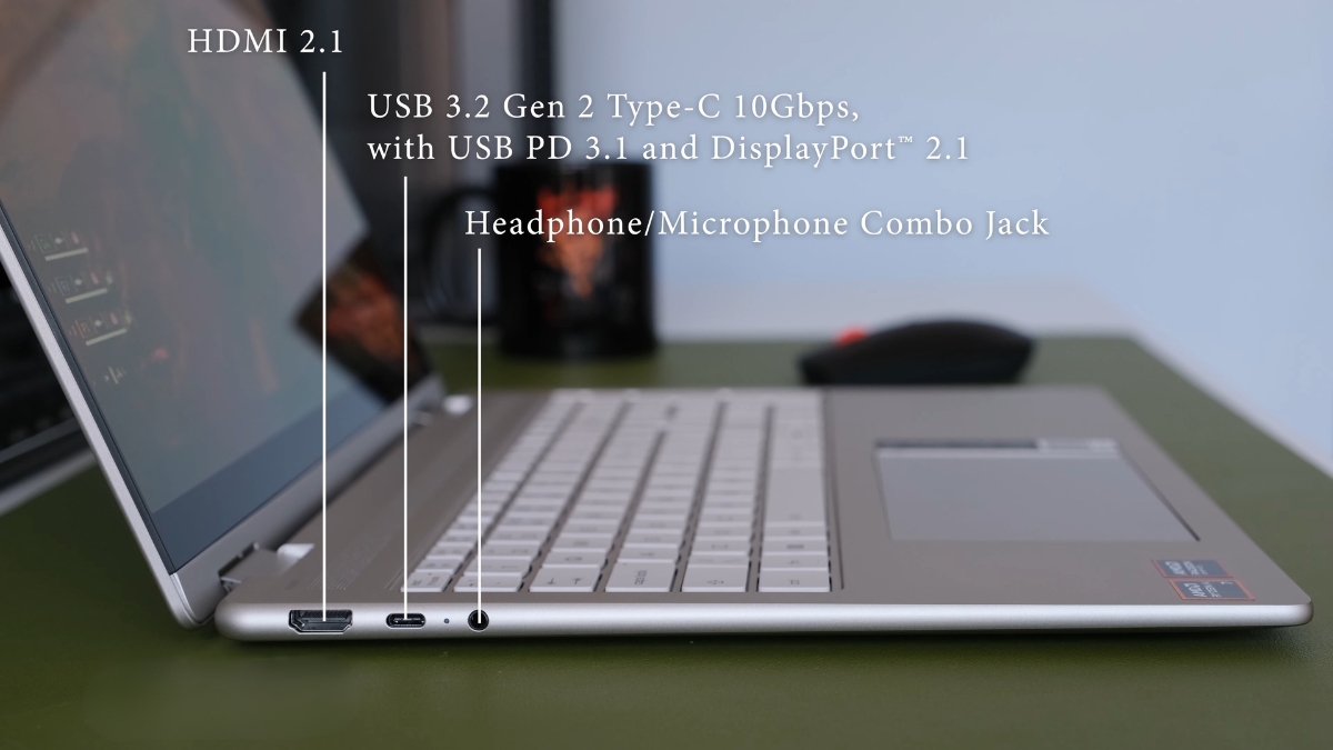 Đánh giá Lenovo Yoga 7 2 trong 1 16AGP11 cổng USB-A HDMI và jack 3.5mm