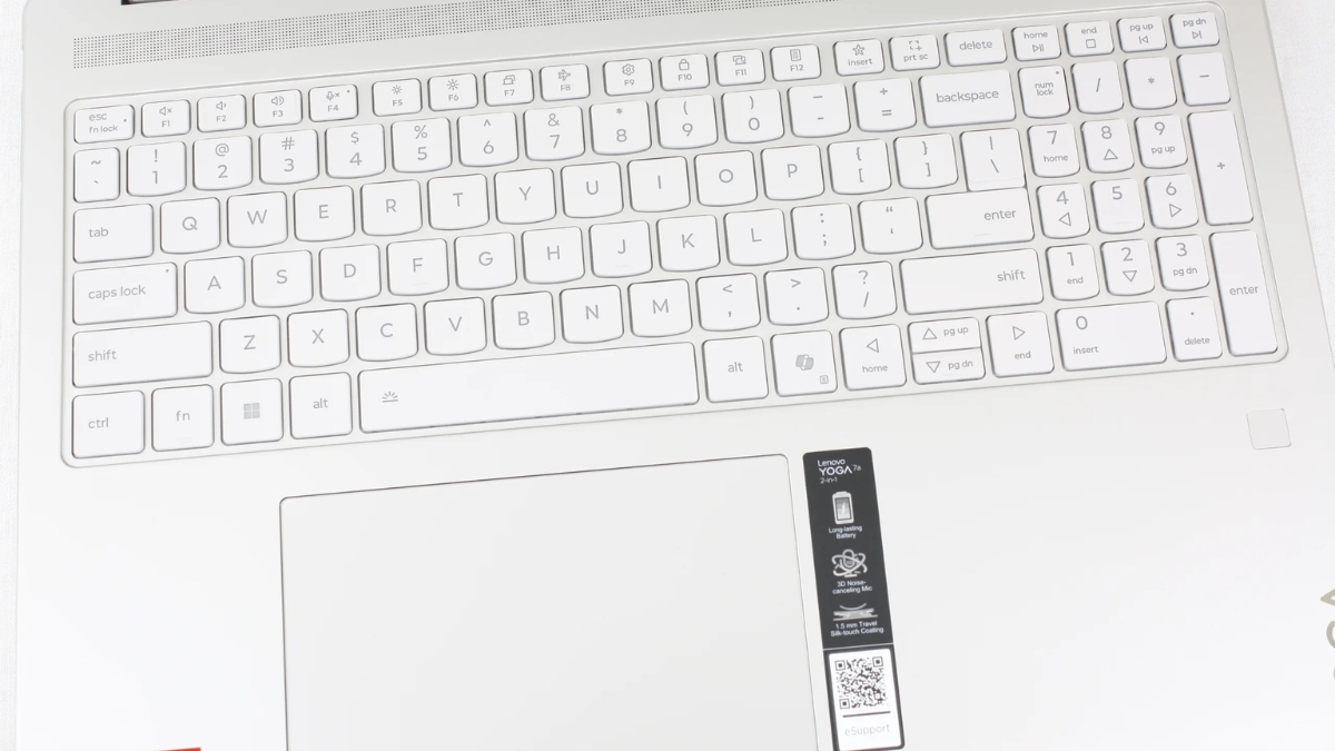 Đánh giá Lenovo Yoga 7 2 trong 1 16AGP11 bàn phím và touchpad trải nghiệm ổn định
