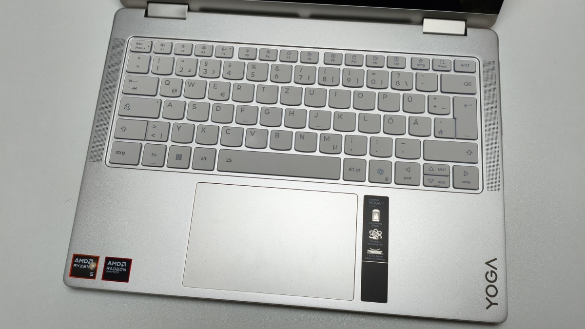 Đánh giá Lenovo Yoga 7a 14 G11 với bàn phím và touchpad cho trải nghiệm sử dụng thoải mái