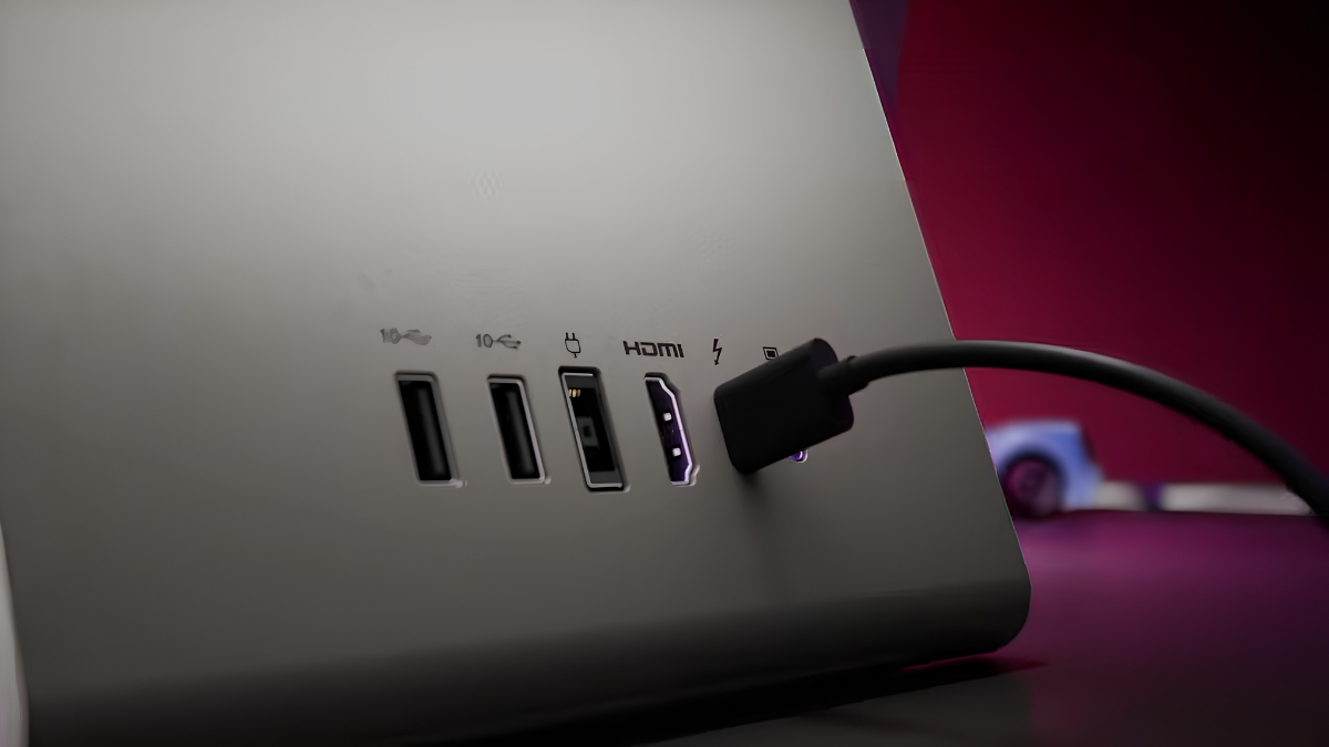 Đánh giá Lenovo Yoga AIO i Aura với hệ thống cổng kết nối bố trí trên chân đế