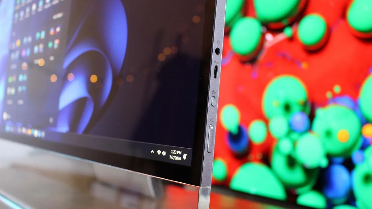 Đánh giá Lenovo Yoga AIO i Aura với cổng USB-C và jack tai nghe 3.5 mm tiện lợi