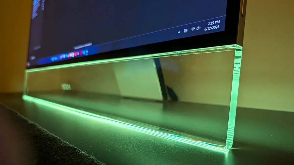 Đánh giá Lenovo Yoga AIO i Aura với cằm màn hình trong suốt tích hợp đèn RGB độc đáo