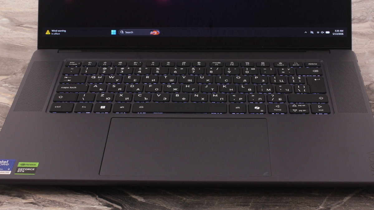 Đánh giá Lenovo Yoga Pro 9i Aura Edition 16 Gen 11 với bàn phím LED và touchpad ForcePad kích thước lớn