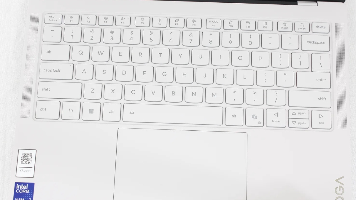 Đánh giá Lenovo Yoga Slim 7 Ultra 14IPH11 bàn phím và touchpad