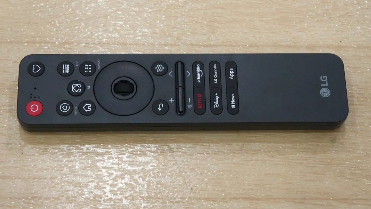 Đánh giá LG OLED Evo C6 với điều khiển Magic Remote hỗ trợ thao tác bằng chuyển động